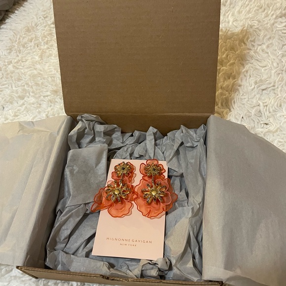 Mignonne Gavigan peach flower earrings